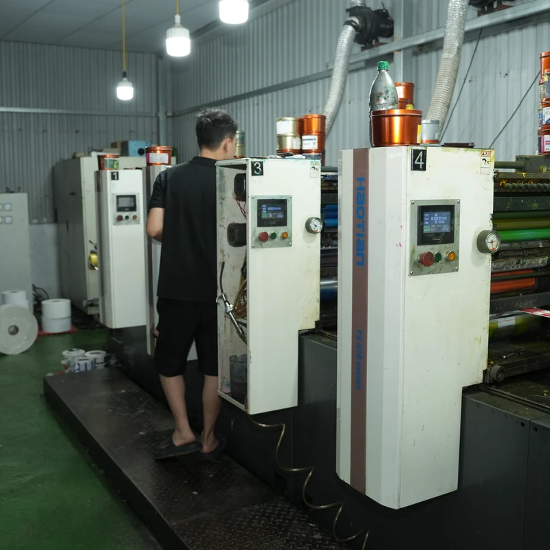 máy in offset cuộn Haotian PS320 sản xuất tem bánh kẹo tại xưởng Sơn Nguyên