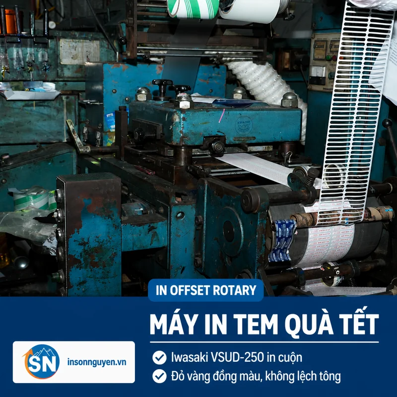 máy in offset rotary Iwasaki VSUD-250 in tem quà tết đỏ vàng đồng màu không lệch tông tại xưởng Sơn Nguyên